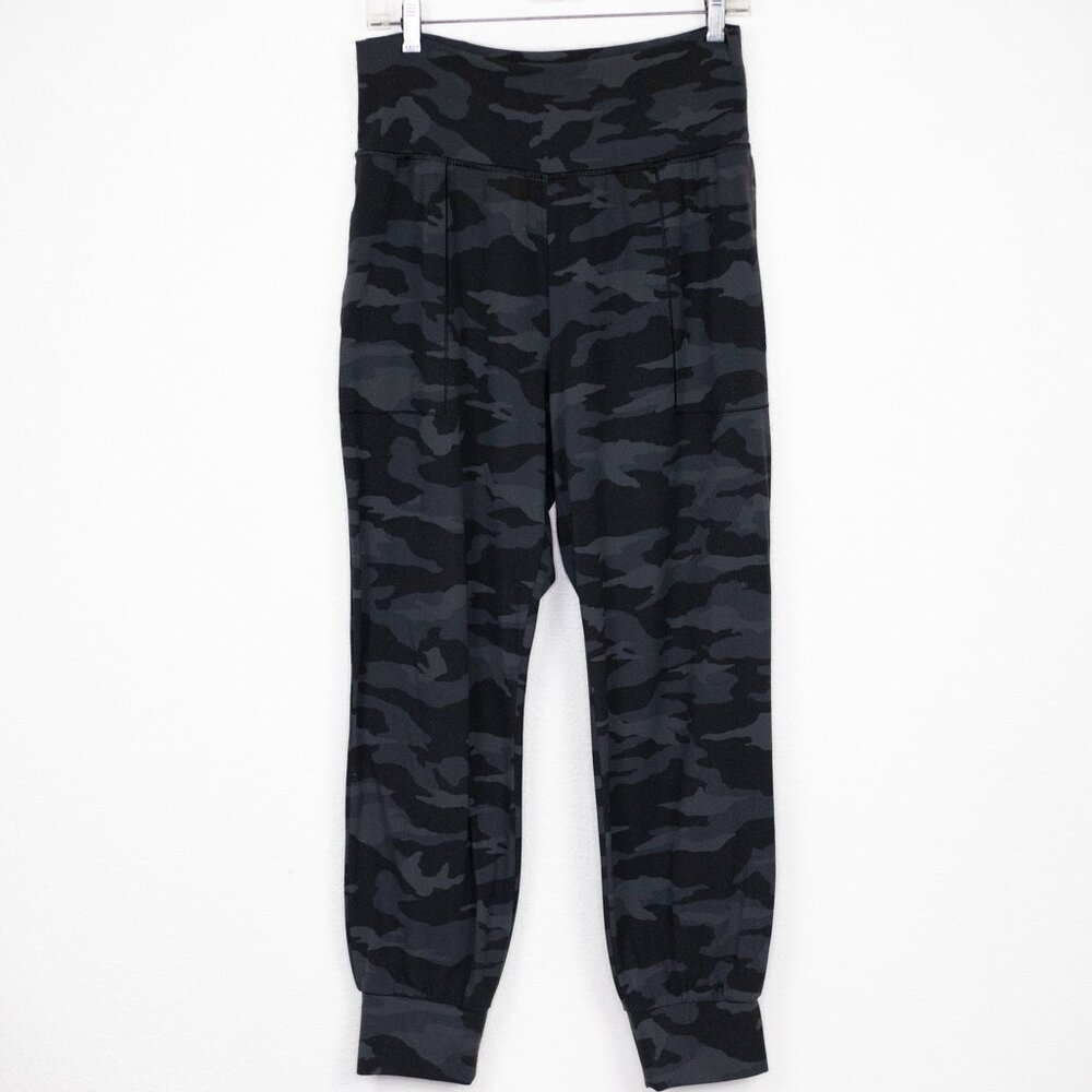 Athleta Salutation Camo Jogger Size M